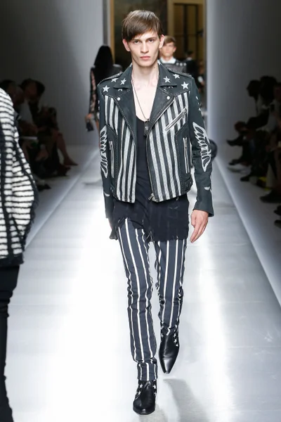 Look 19